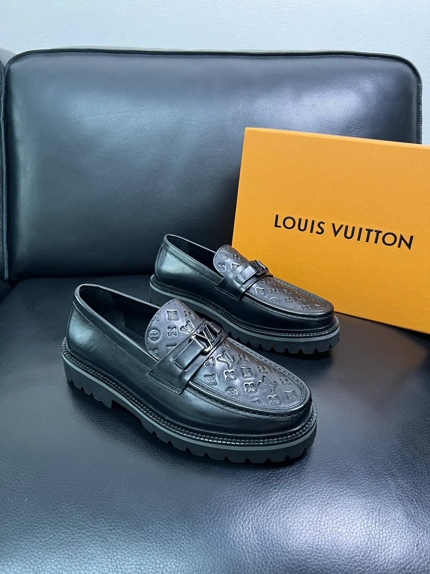 Men's shoes 💰780 Lv top purchasing Louis Vuitton leather shoes counter synchronization, uppers imported from Italy, imported water-dyed cowhide lining, soles: original soles specially provided by the original factory, original factory follow-up goods, high quality, welcome to compare, code number 38-44 (customized 45) 85842